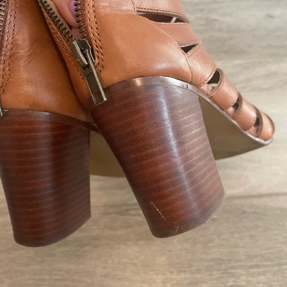 Steve Madden Gladiator Block Heel - Picture 9 of 13